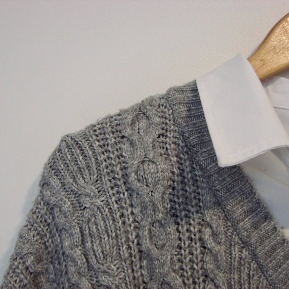 Rachel Zoe Gray Cable Knit Sweater White Collar Shirt V-neck Size Large XL - Picture 5 of 12